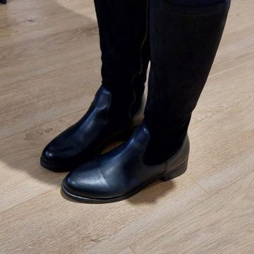 Crne čizme br.40, NOVO