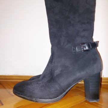 Crne čizme, broj 38