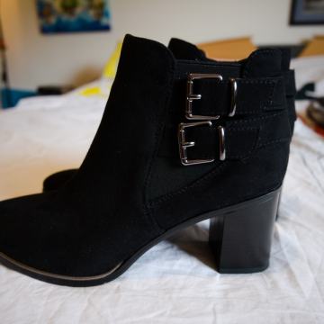 Crne čizme Graceland