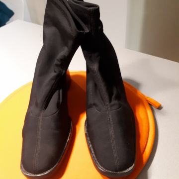 Crne čizmice do gleznja