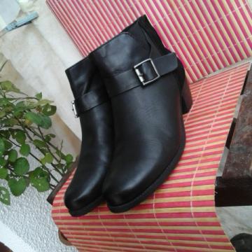 NOVE Crne čizmice prava koža/brušena 38