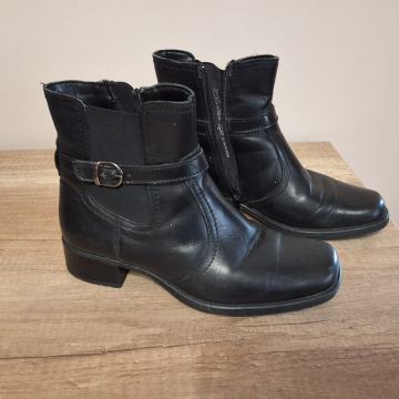 Crne gležnjače,  37