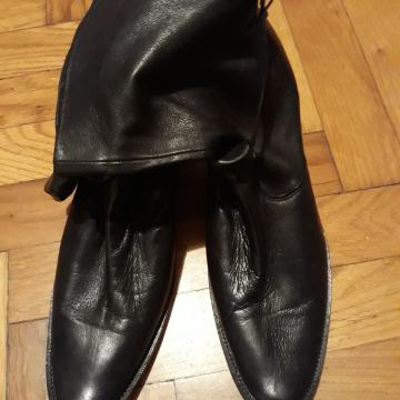 crne gleznjace na petu