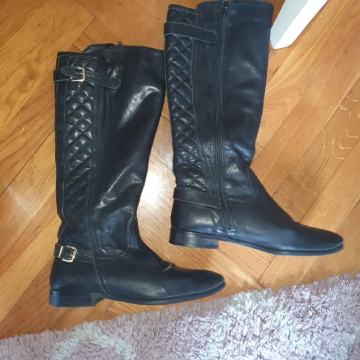 Crne kožnate čizme