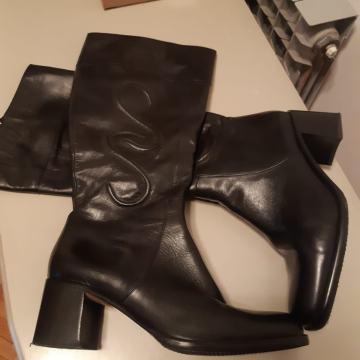 Crne kožne čizme br.42