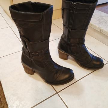 Crne kožne čizme - broj 38