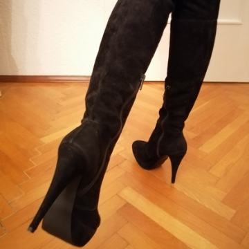 Kožne čizme iznad koljena