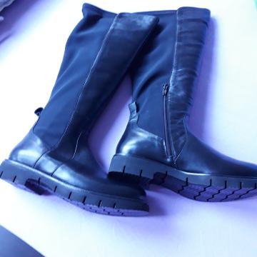 NOVE crne kožne čizme