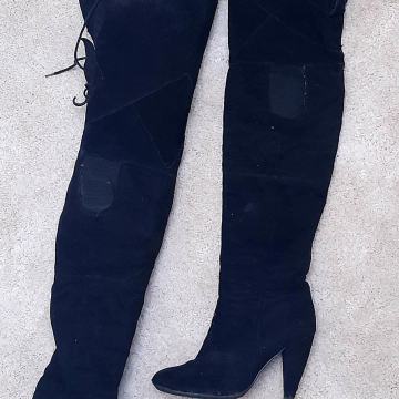 Crne kožne visoke čizme do bedra 37 like Guess