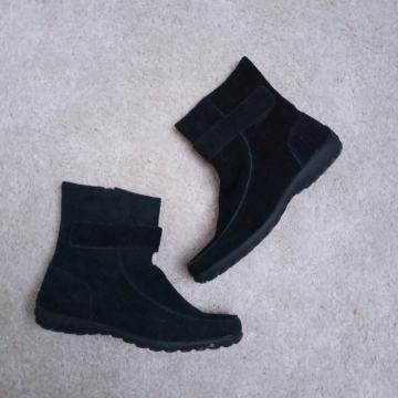 Crne niske čizme ravna peta 37