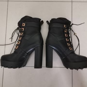 CRNE ŽENSKE ČIZME, broj 38