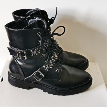 CRNE ženske kožne čizme - gležnjače ROBERTO broj 39