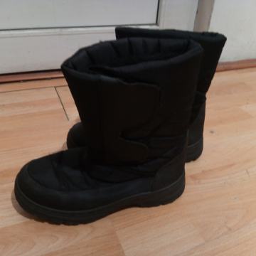 Crne zimske snow buce čizme na čičak tople futrane vodootporne 41 očuv