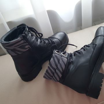 CREATOR kozne cizme br 37