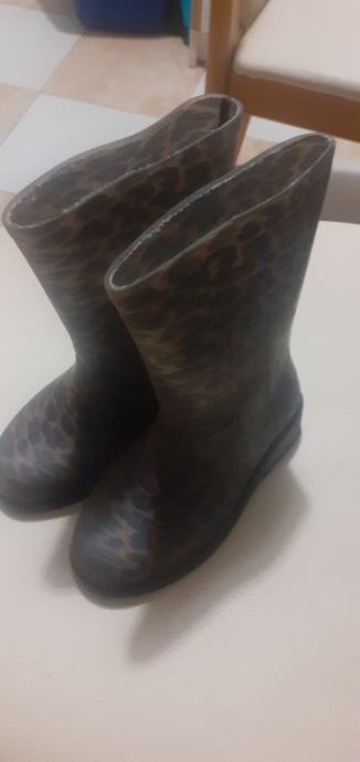 Darda br 37 kvalitetne gumene čizme kao nove