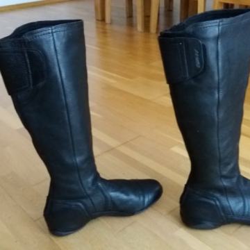 DKNY kozne cizme br 38