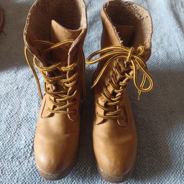 TOPLE ČIZME 37 ČIZMICE GLEŽNJAČE KRZNO VEZIVANJE DOCKERS BY GERLI