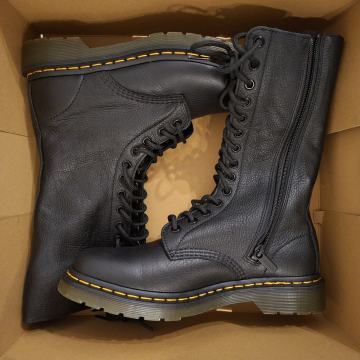 Dr. Martens 1B99 Virginia