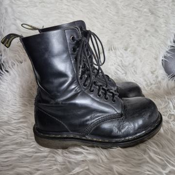Dr.Martens br.38 METALNA KAPA