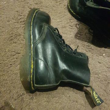 DR.MARTENS CRNE ČIZME