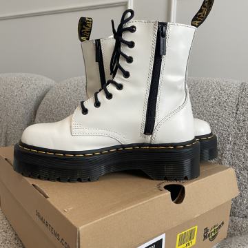 Dr. Martens; JADON- Gležnjače s vezicama,bijele