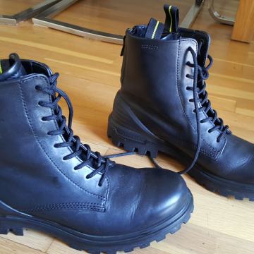 Ecco kozne cizme br 41