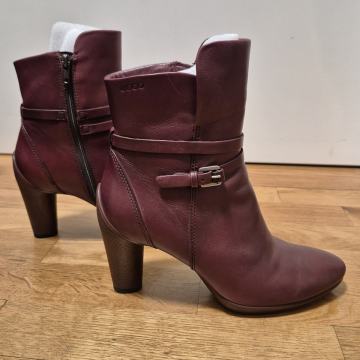 ECCO KOŽNE ŽENSKE ČIZMICE NA PETU