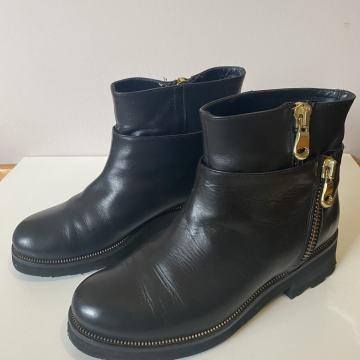 Gaia Bardelli crne čizmice / gležnjače