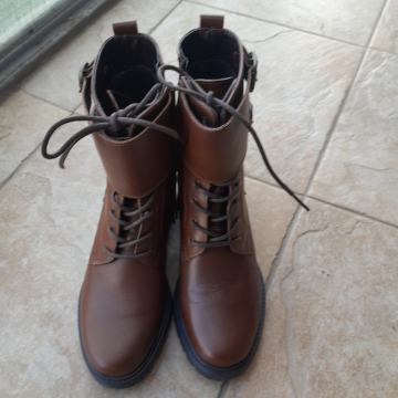 Gems nove kožne čizme  36