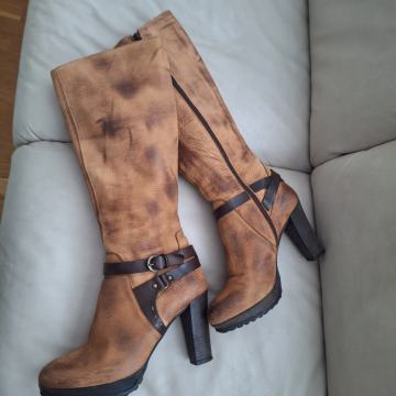 GIOIA PAZZA kozne cizme br 39