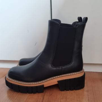 GLEŽNJAČE CIPELE br. 40