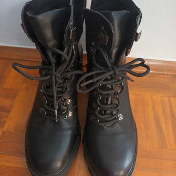 GLEŽNJAČE KOŽNE NOVE br.40