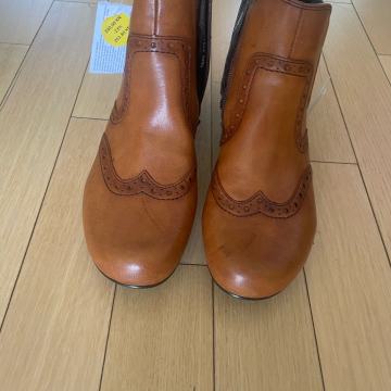 Gležnjače - kožne - smeðe - vel 38,5 - NOVO
