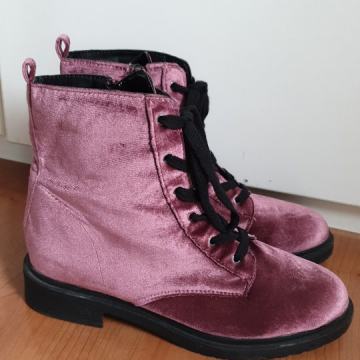 GLEŽNJAČE ROZI PLIŠ vel. 40/41 NOVE!