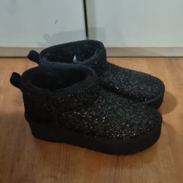 GLEŽNJČE ČIZME ŠLJOKICE BR 41