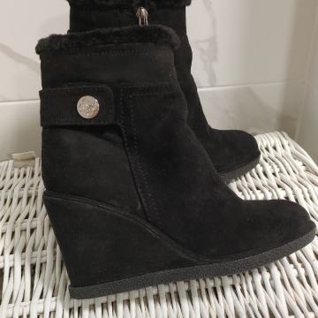 Guess cizme puna peta br. 35