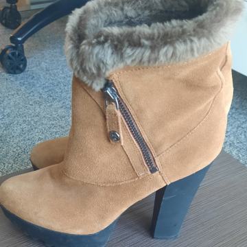 NOVO GUESS ČIZMICE 39