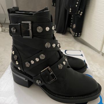 guess gležnjače 36 novo