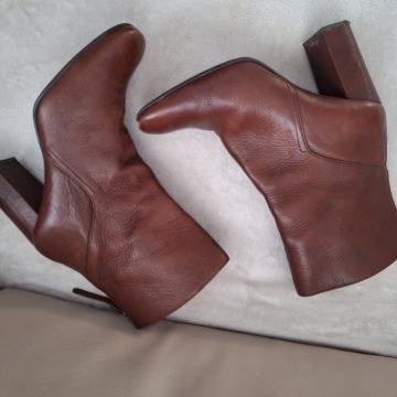 Hessnatur kozne cizme br 40