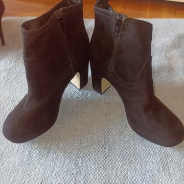 NOVO HM H&M 40 ŽENSKE CRNE ČIZME ČIZMICE GLEŽNJAČE NISKA PLATFORMA