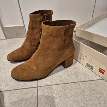 Hogl gleznjace nenoseno