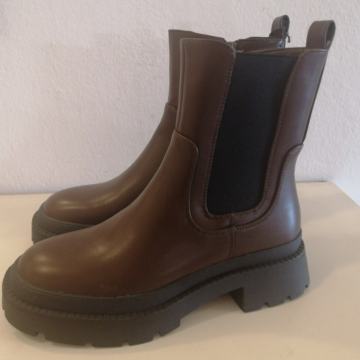 Smeđe gležnjače/čizme - nove