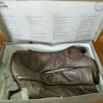 Jana gotovo nove kožne čizme 38,5 (pravi 39)