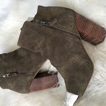 Jessica Simpson otvorene čizme brušena koza 40