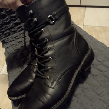 K&M br.40 kožne kvalitetne udobne čizmice