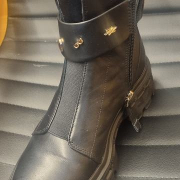 Karl Lagerfeld gleznjace 40