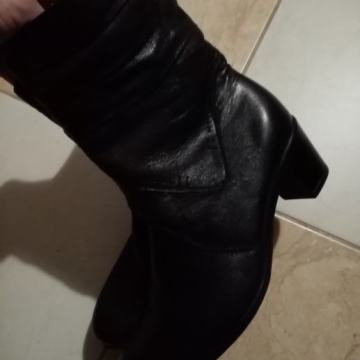Karla br.41 kožne nove kvalitetne čizmice