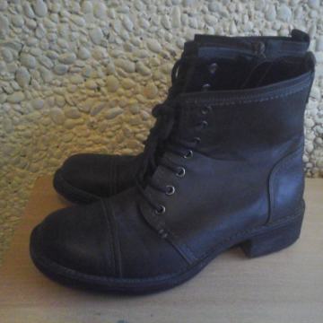 Clarks br.38 kvalitetne kožne čizmice povoljno