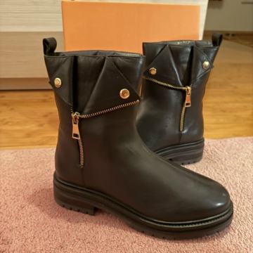 Kožne čizme 40