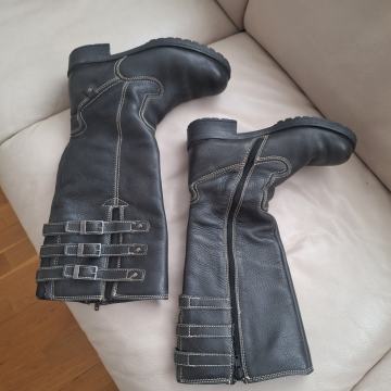 Kozne cizme br 37